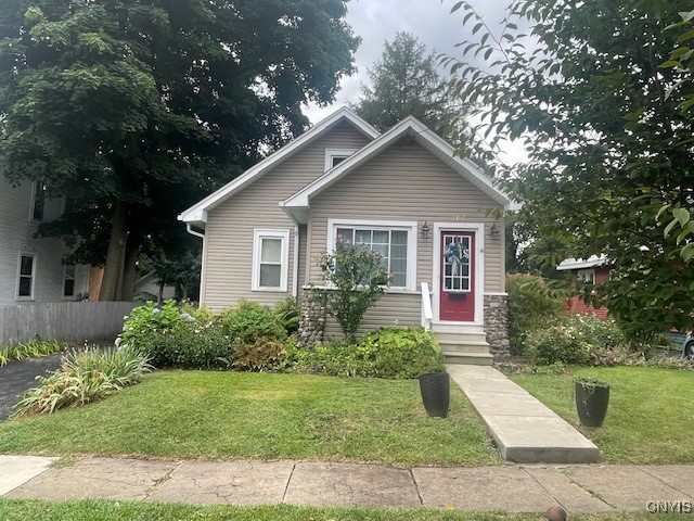 Charmouth Dr, Syracuse, NY 13207