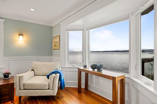 404 Constance Ave, Esquimalt, BC, V9A6N3 | Card Image