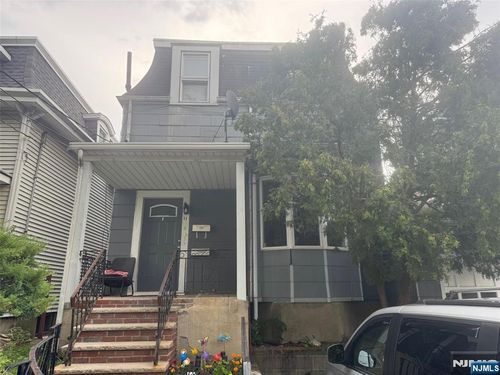 11 Chestnut St, Rutherford, NJ, 07070-1216 | Card Image