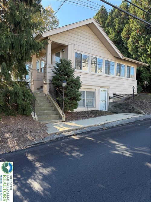 2-17 W High Street, Nazareth Boro, PA, 18064 | Card Image