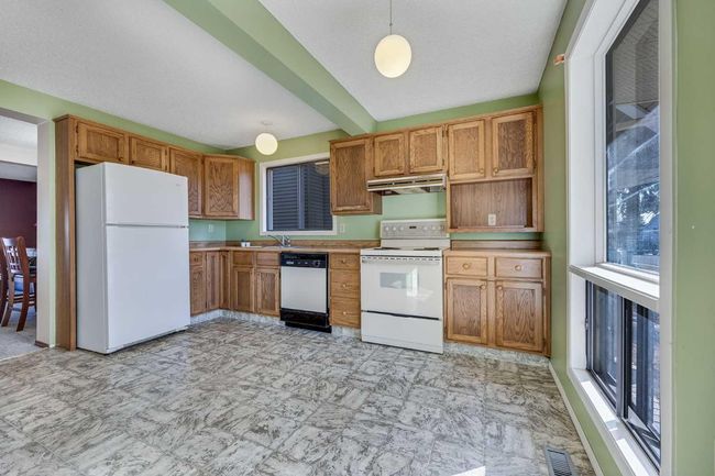 24 Rivervalley Crescent Se, House other with 3 bedrooms, 3 bathrooms and 2 parking in Calgary AB | Image 7
