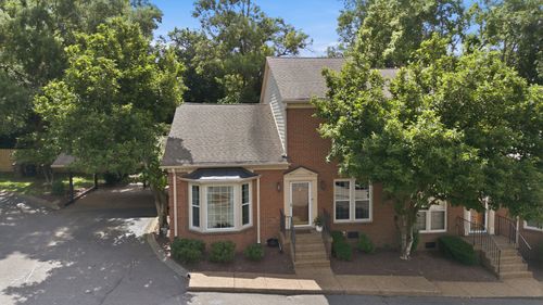 8 Sharonwood Dr, Nashville, TN, 37215-1227 | Card Image