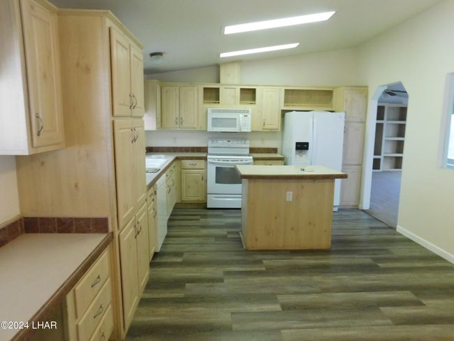 Laundry room to kitchen | Image 11