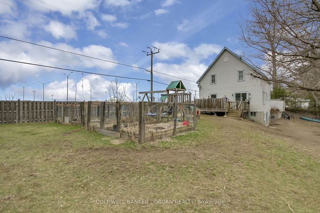 10658 Main St, House other with 4 bedrooms, 2 bathrooms and 3 parking in South Mountain ON | Image 34