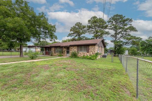 504 N Echols St, Caldwell, TX, 77836-1109 | Card Image
