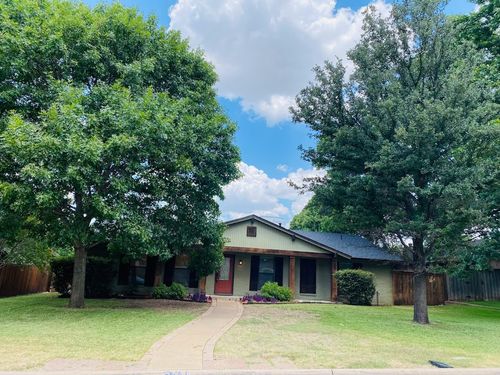 3831 Crestpark Dr, Farmers Branch, TX, 75244-5404 | Card Image