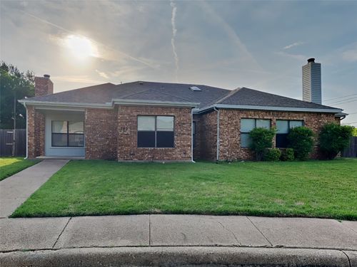 702 Monique, Cedar Hill, TX, 75104-1740 | Card Image