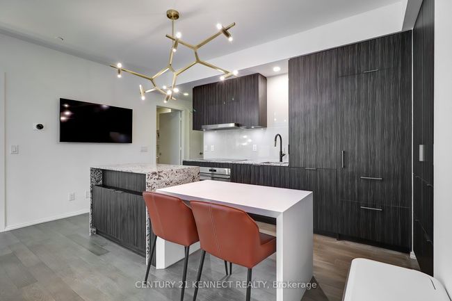 526 - 1 Bloor St E, Condo with 3 bedrooms, 2 bathrooms and null parking in Toronto ON | Image 13