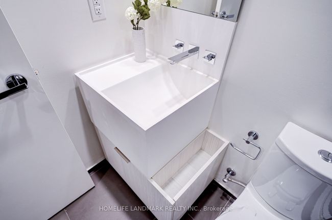 6108 - 1 Bloor St E, Condo with 2 bedrooms, 2 bathrooms and 1 parking in Toronto ON | Image 10