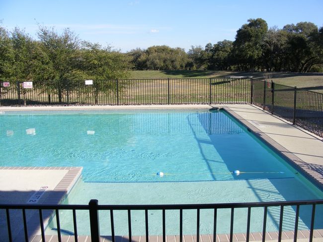 Pool wading area for kids and walk-in entry | Image 14