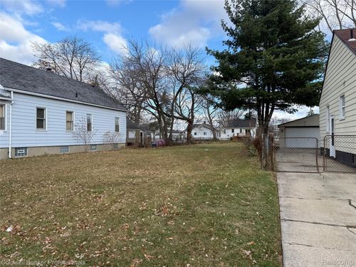 16241 Evergreen Ave, Eastpointe, MI, 48021-1772 | Card Image