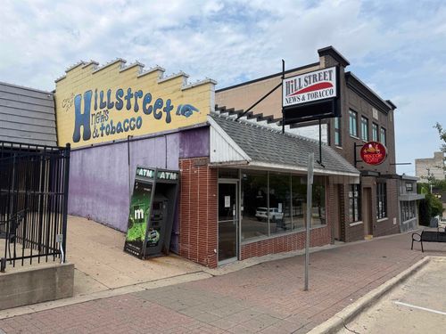 2217 College St, Cedar Falls, IA, 50613-3621 | Card Image