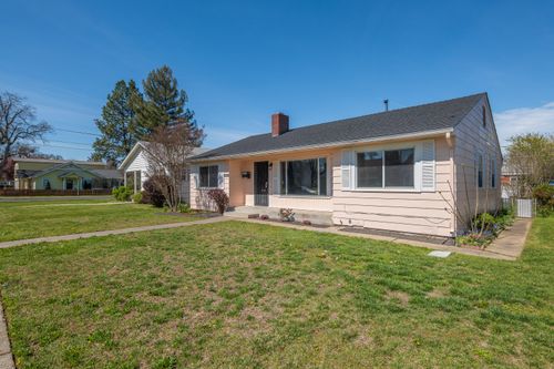 856 W 14th St, Medford, OR, 97501-3432 | Card Image