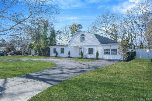 20 Matsunaye Dr, Medford, NY, 11763-4113 | Card Image