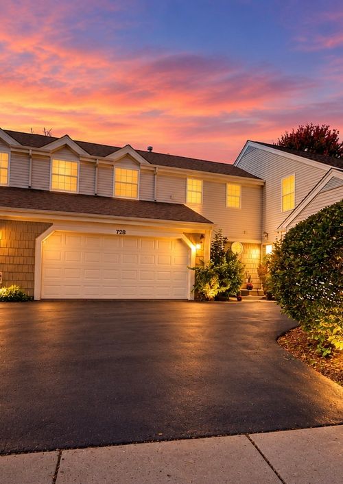 728 Village Cir, Marengo, IL, 60152-3634 | Card Image