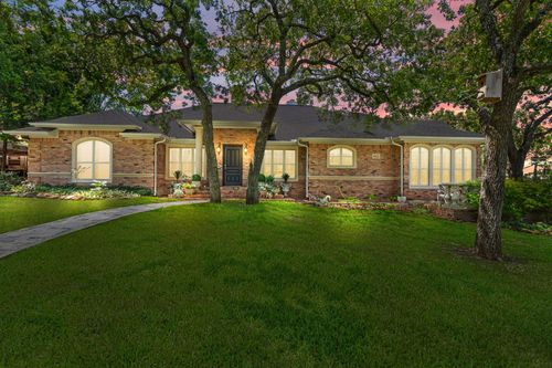 2523 Anglers Dr, Grapevine, TX, 76051-4529 | Card Image