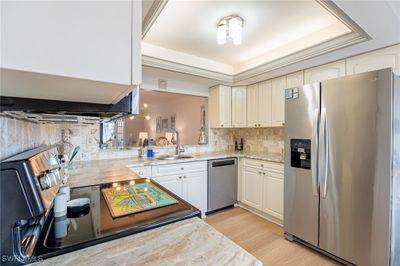 Stainless Steel Appliances & Granite Counter Tops | Image 3