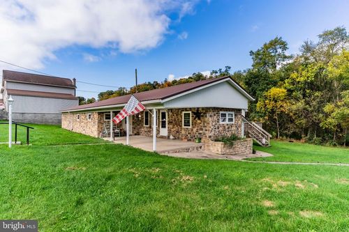 435 1st Ave, BURNHAM, PA, 17009-1509 | Card Image