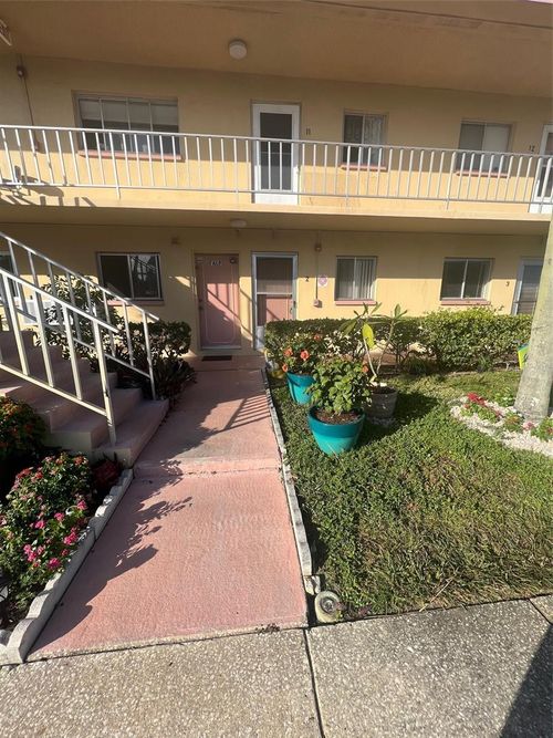 apt-2-2003 Greenbriar Blvd, CLEARWATER, FL, 33763-1411 | Card Image