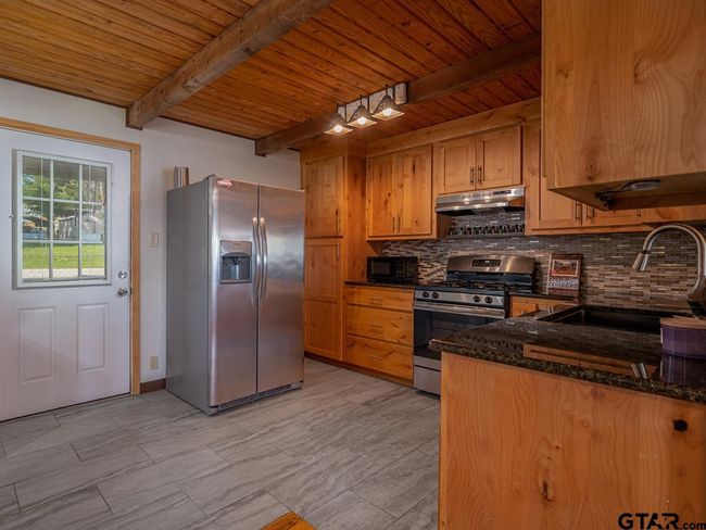 22090 Sportsman Dr, House other with 3 bedrooms, 2 bathrooms and null parking in Chandler TX | Image 7