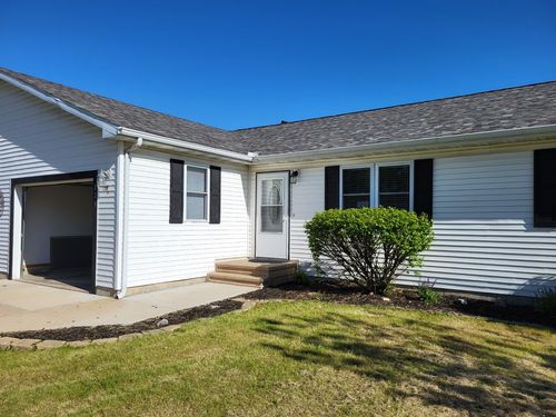 129 Country Ct, Seneca, IL, 61360-9496 | Card Image