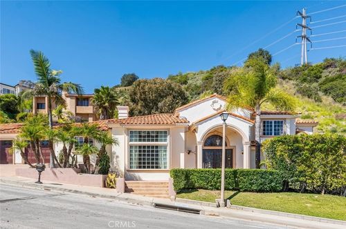 3331 Oakmont View Dr, Glendale, CA, 91208-1168 | Card Image