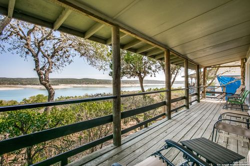 253 Water Crest Dr, Pipe Creek, TX, 78063-6338 | Card Image