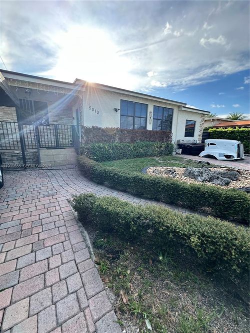 5010-5010 E 1st Ave, Hialeah, FL, 33013-1466 | Card Image