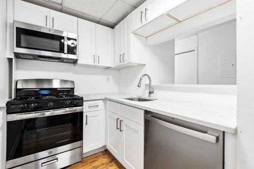 apt-332b-227 Christopher Columbus Dr, Jersey City, NJ, 07302-5427 | Card Image