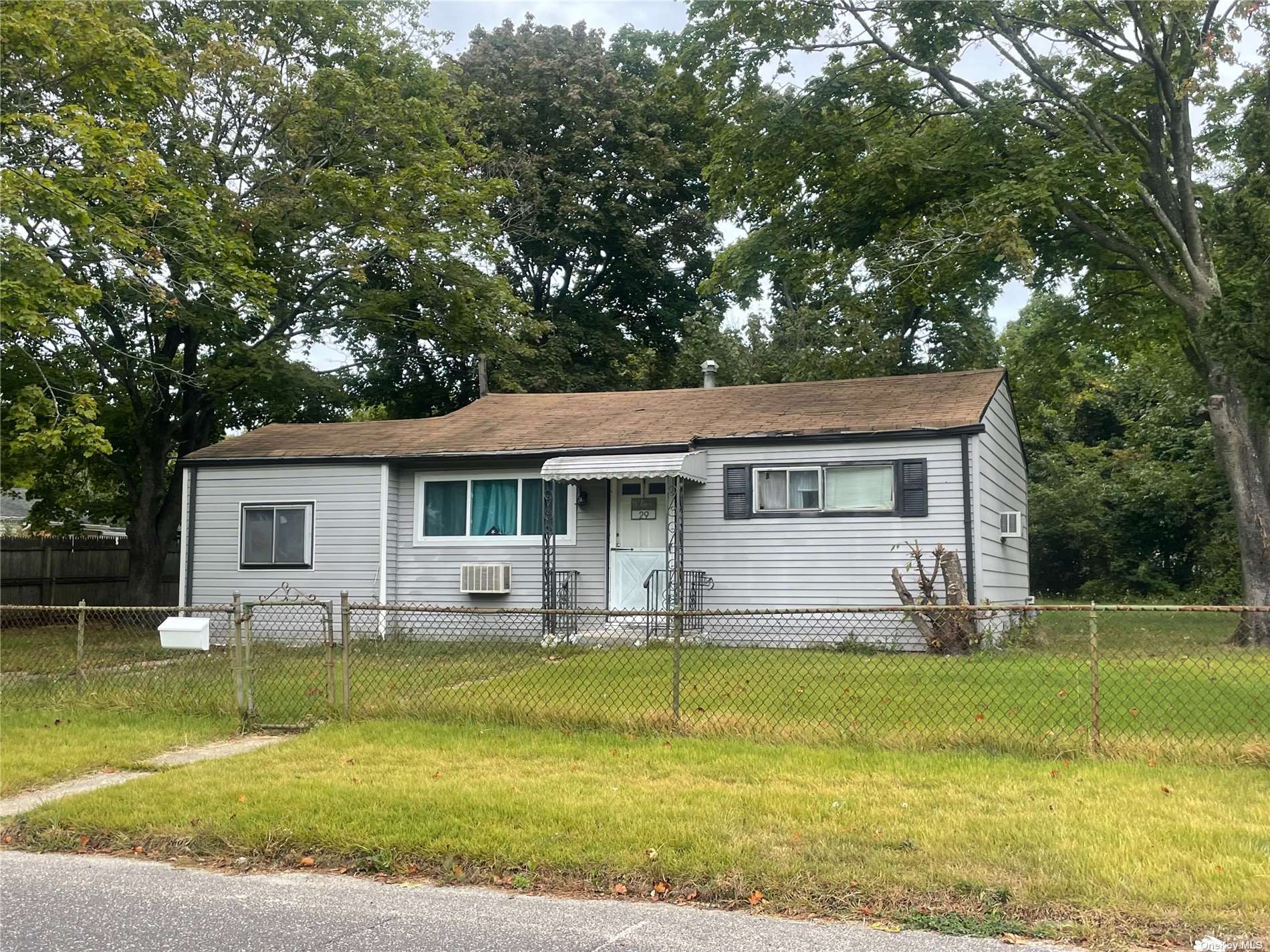 20th Ave, Bay Shore, NY 11706