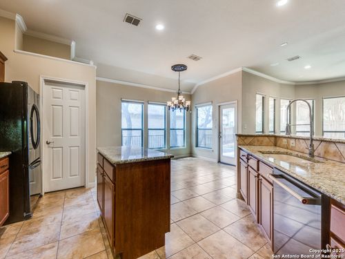 15 Cascade Gln, Hollywood Park, TX, 78232-1344 | Card Image