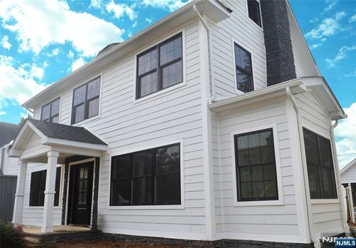 4 Warren Pl, Montclair, NJ, 07042-2534 | Card Image