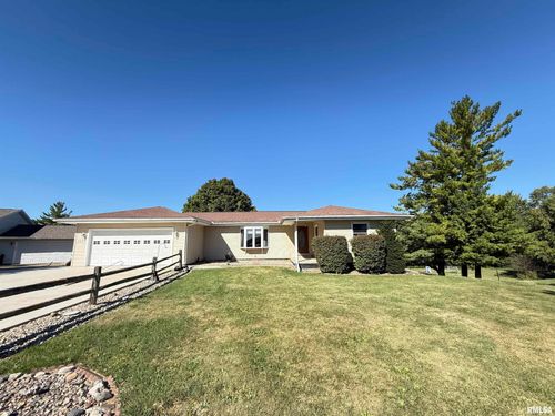 206 Pine Cir, Eureka, IL, 61530-1639 | Card Image