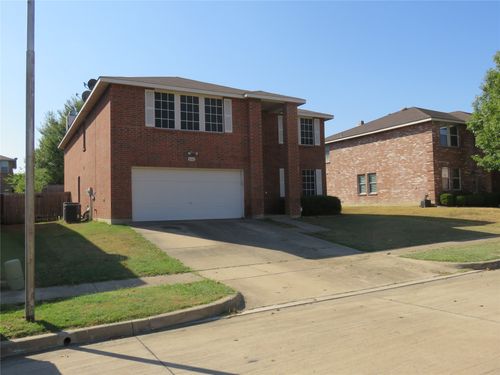 8406 Paxton Run Ct, Arlington, TX, 76002-3019 | Card Image