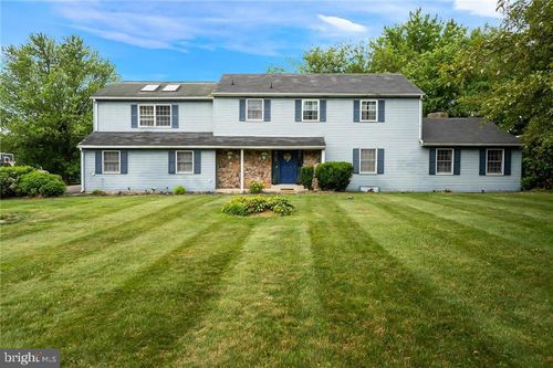 563 Longacre Dr, CHERRYVILLE, PA, 18035-9709 | Card Image
