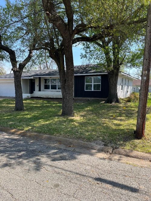1204 Park Ave, Bonham, TX, 75418-3130 | Card Image