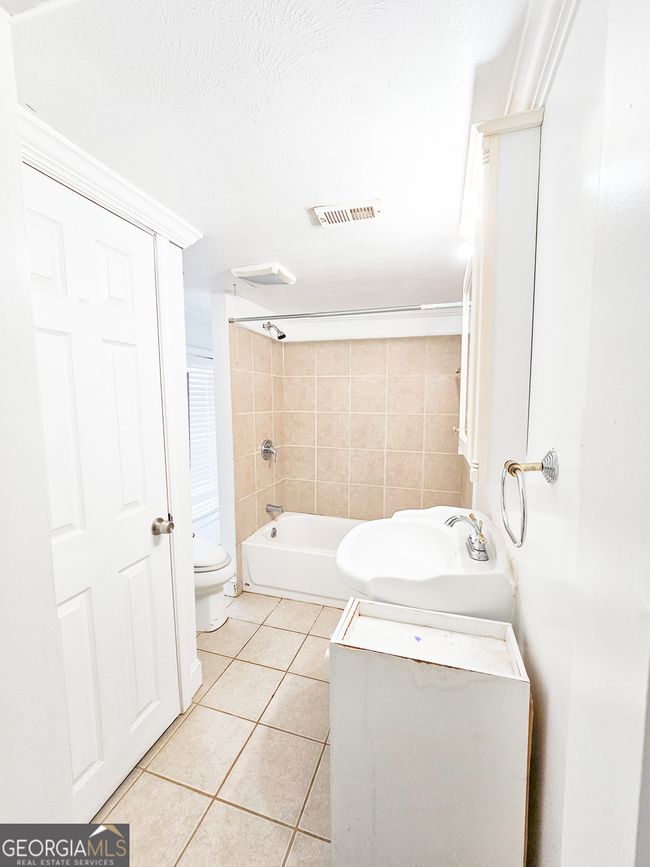 3292 Howell Cir, House other with 3 bedrooms, 2 bathrooms and null parking in Duluth GA | Image 9