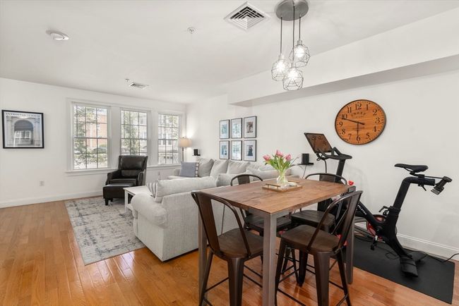 UNIT-2 - 122 E Squantum St, Condo with 3 bedrooms, 3 bathrooms and 1 parking in Quincy MA | Image 4