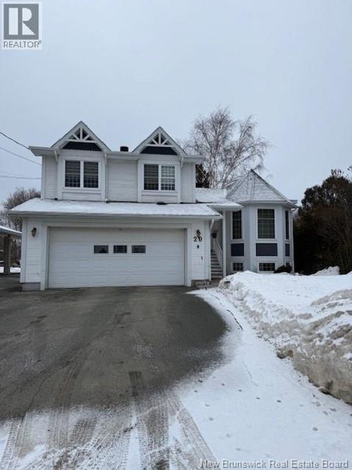 20 Queen St, Campbellton, NB, E3N1W8 | Card Image