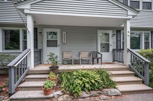 94 Granite St, Londonderry, NH, 03053-3794 | Card Image