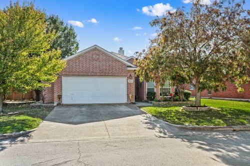 10549 Fossil Hill Dr, Fort Worth, TX, 76131-3950 | Card Image