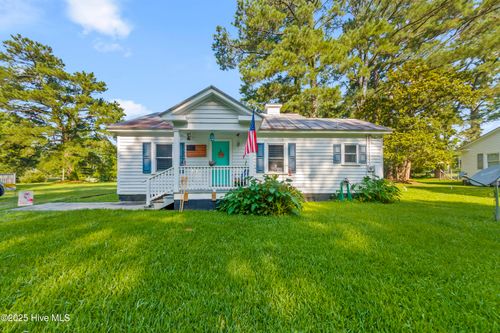 106 S Third St, Bayboro, NC, 28515-9565 | Card Image