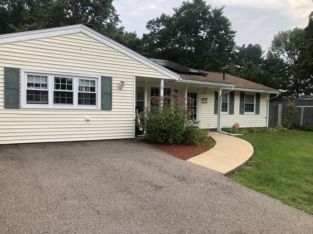 21 Rd, For Sale in Brockton Zoocasa