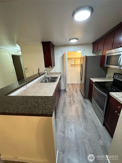 28704 18th Ave S, Federal Way, WA, 98003-3039 | Card Image