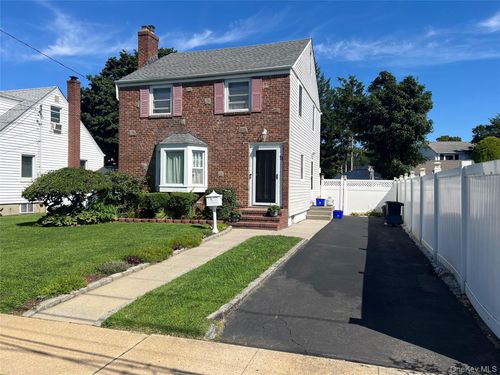 11 Bonaparte Pl, Baldwin, NY, 11510-4216 | Card Image