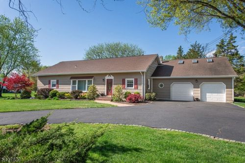 18 Stonewyck Dr, Hillsborough, NJ, 08844-2614 | Card Image