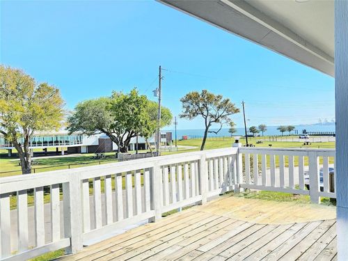 532 Bayshore Dr, La Porte, TX, 77571-6400 | Card Image