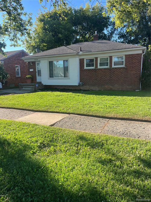 18450 Buckhannon St, Roseville, MI, 48066-4967 | Card Image