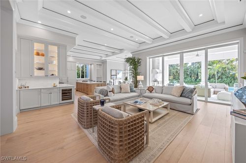 696 Fountainhead Ln, NAPLES, FL, 34103-2729 | Card Image