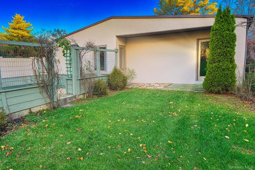 34 Maple Street, Islip, NY, 11751 | Card Image